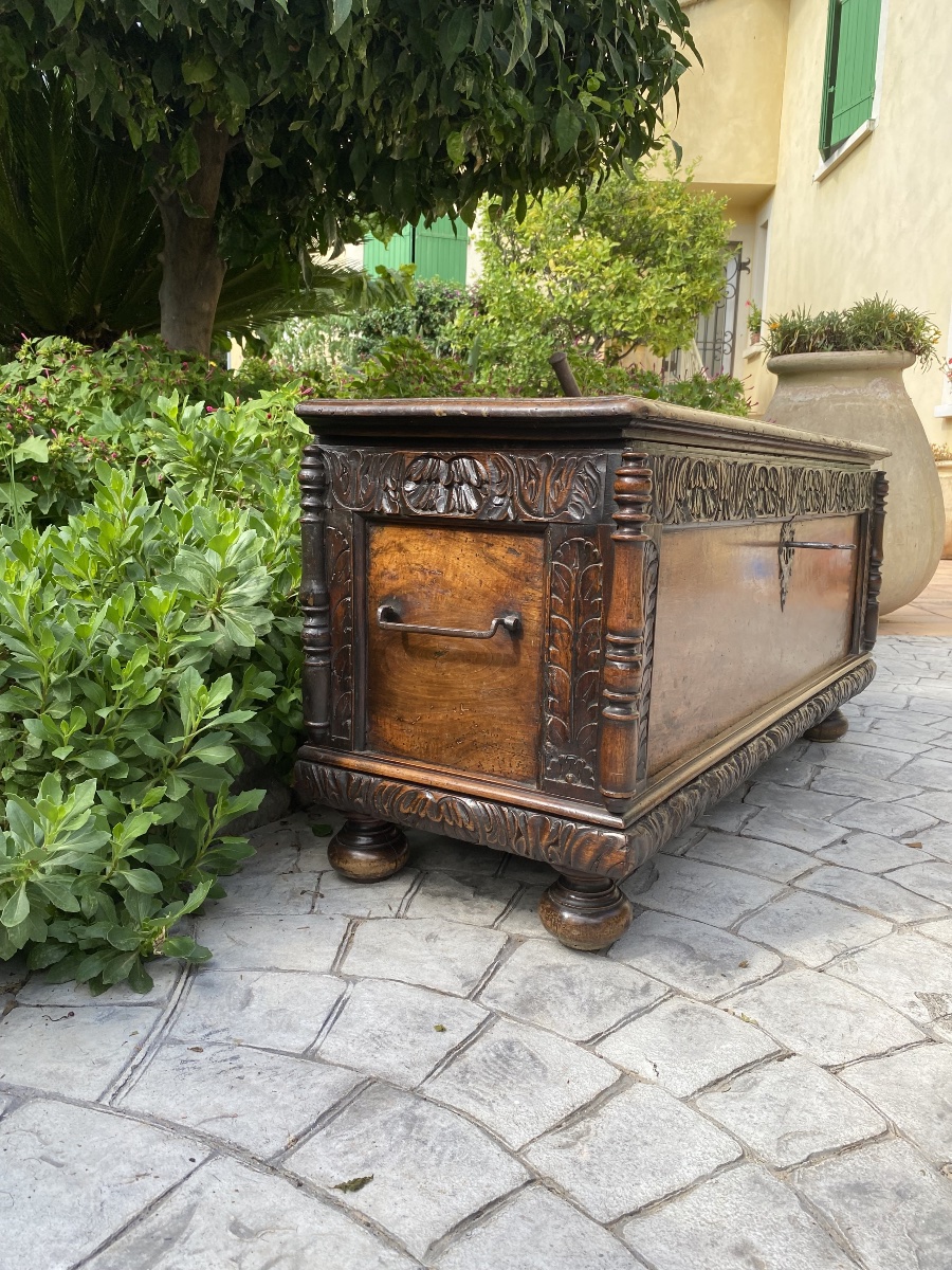 Small 17th-century Provençal Wedding Chest Made Of Walnut 
