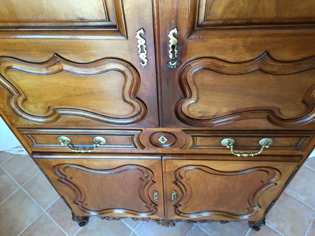 Buffet Provencal XVIIIeme en noyer blond -photo-1