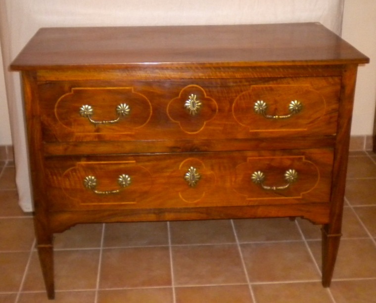 Une Commode Louix XVI Provençale