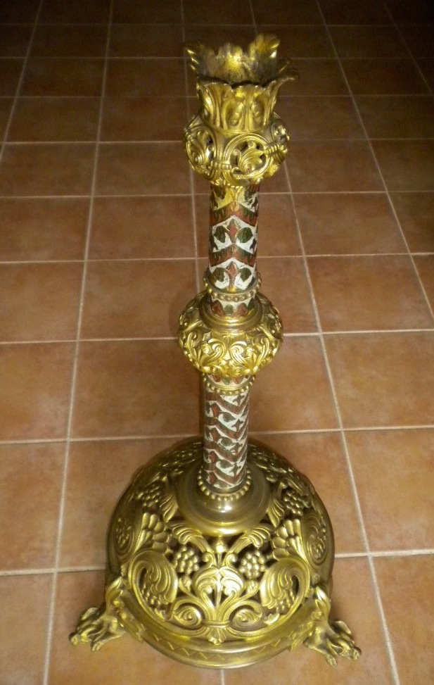 Un Pique Cierge En Bronze