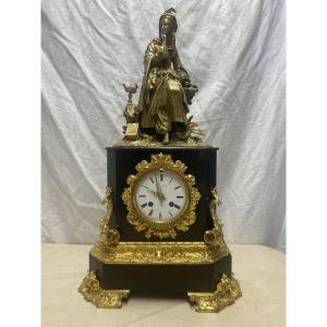 Pendule en bronze représentant Sheherazade