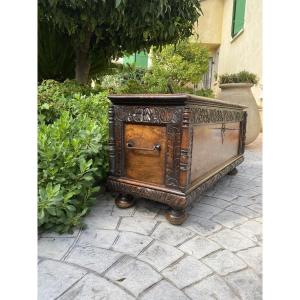 Small 17th-century Provençal Wedding Chest Made Of Walnut