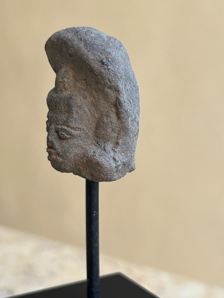 Tête De Femme  Terre Cuite Java Est Royaume Majopahit 13 E Siècle Indonésie-photo-1