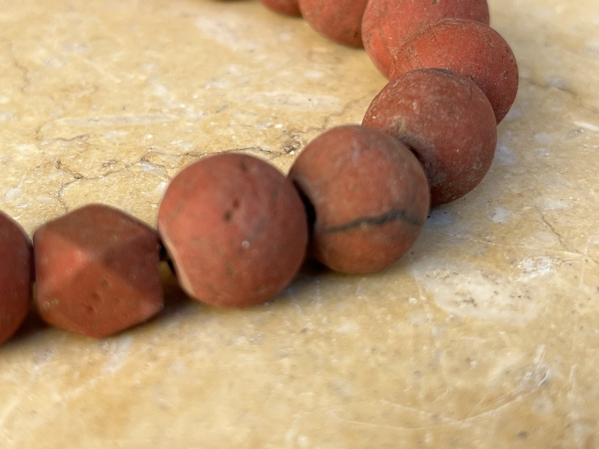Collier de pate de verre rouge de fouille ethnie Lisu Birmanie -photo-1