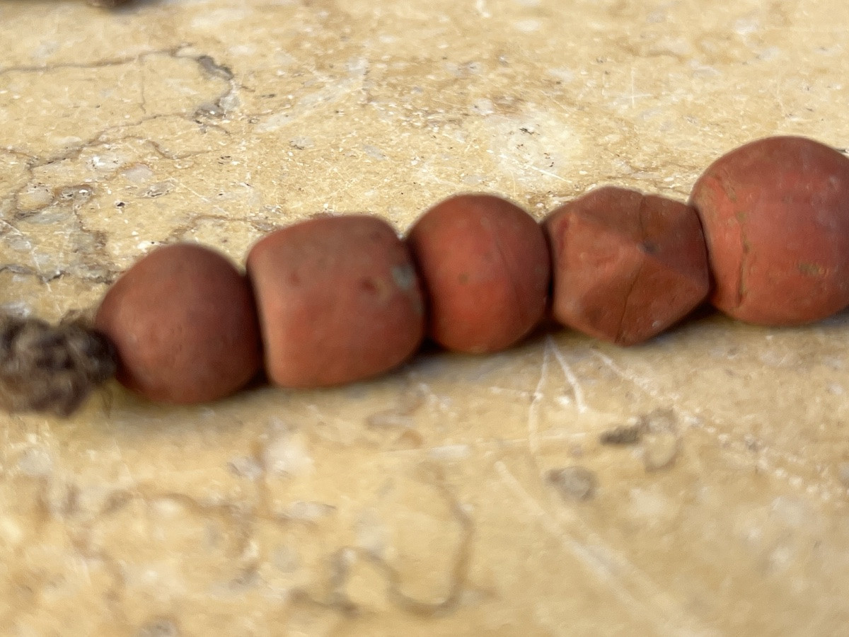 Collier de pate de verre rouge de fouille ethnie Lisu Birmanie -photo-6