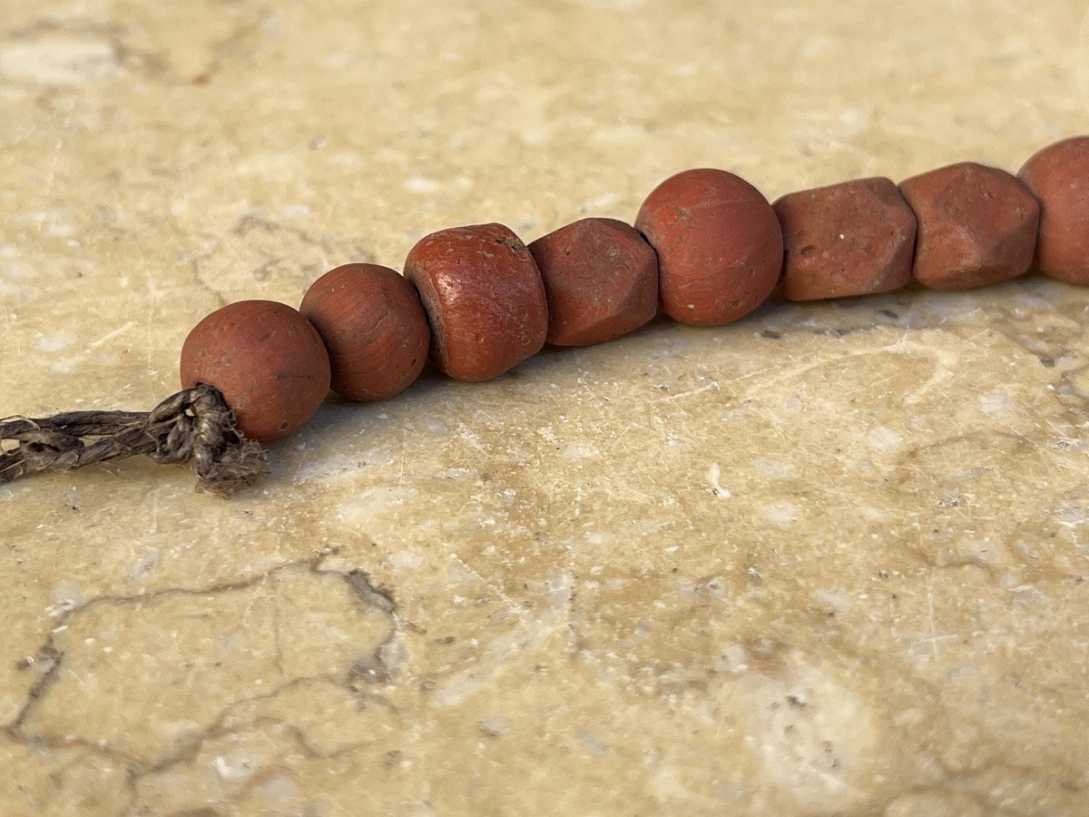 Collier de pate de verre rouge de fouille ethnie Lisu Birmanie -photo-7