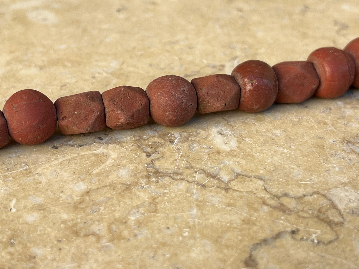 Collier de pate de verre rouge de fouille ethnie Lisu Birmanie -photo-8