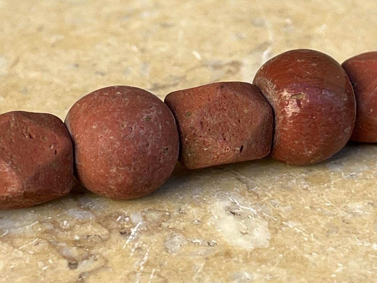 Collier de pate de verre rouge de fouille ethnie Lisu Birmanie 