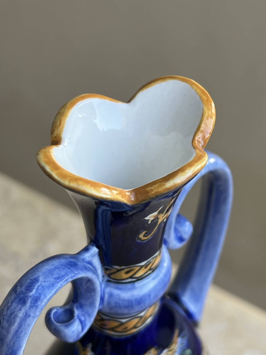 Vase bleu à décor chérubins et coupe de fruits -photo-3