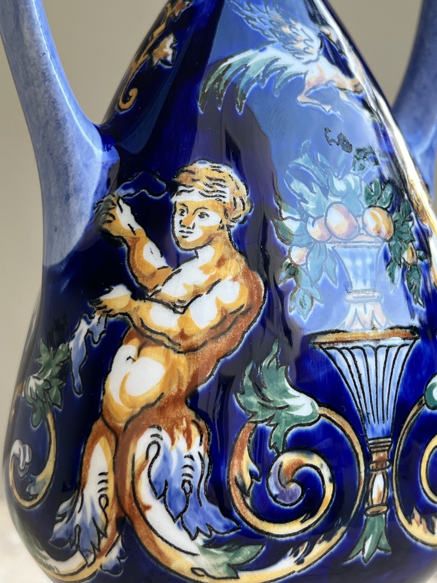 Vase bleu à décor chérubins et coupe de fruits -photo-3