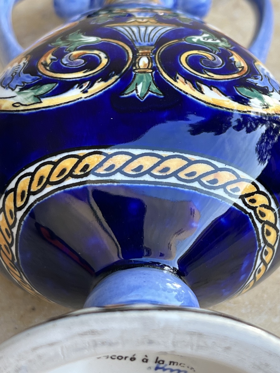 Vase bleu à décor chérubins et coupe de fruits -photo-5