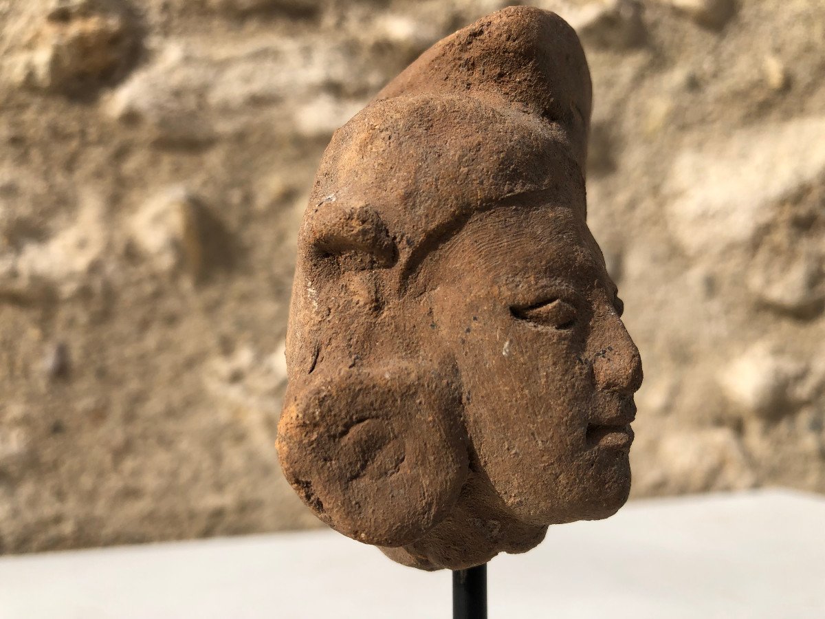 Tete De Jeune Femme  Terre Cuite   , Royaume Majapahit , XIII é /xvi  é Siecle Indonesie .