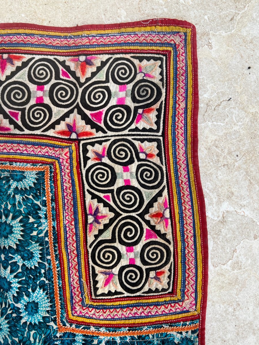 Embroidered Baby Carrier, Traditional Hmong Costume, Burma.-photo-3