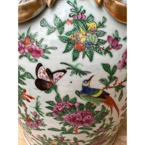Vase En Porcelaine  De Canton , Chine XIX é Siécle .