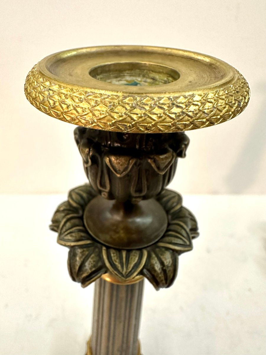 PAIRE BOUGEOIRS - BRONZE PATINE ET DORE - EPOQUE RESTAURATION-photo-3