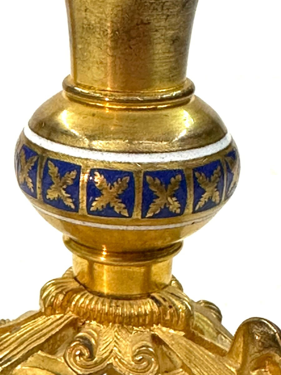 PAIRE DE BOUGEOIRS - BRONZE DORE ET EMAUX CLOISONNES - NEOGOTHIQUE - XIXEME SIECLE-photo-2