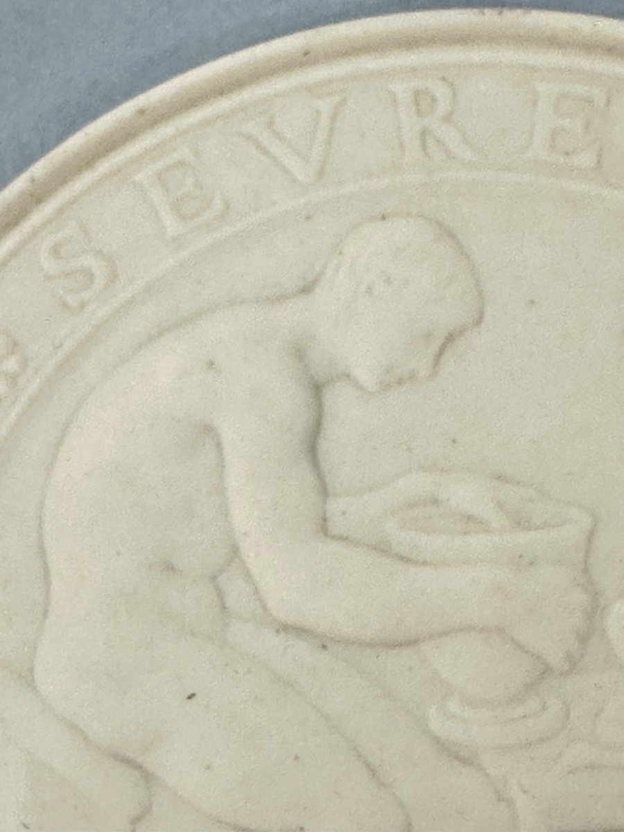 GRANDE MEDAILLE BISCUIT DE PORCELAINE - MANUFACTURE DE SEVRES - FIN XIXeme SIECLE-photo-1