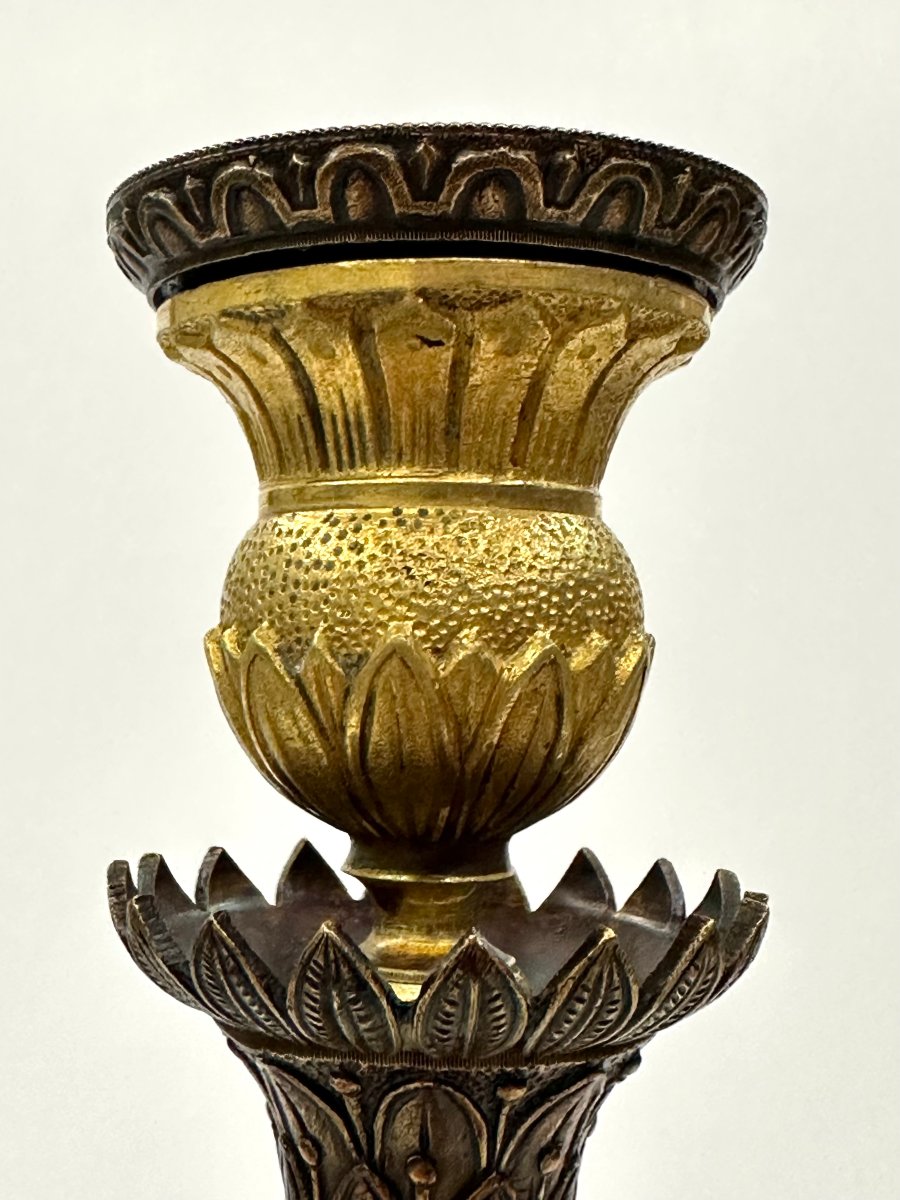 PAIRE DE BOUGEOIRS - BRONZE DORE ET PATINE - EPOQUE RESTAURATION-photo-4