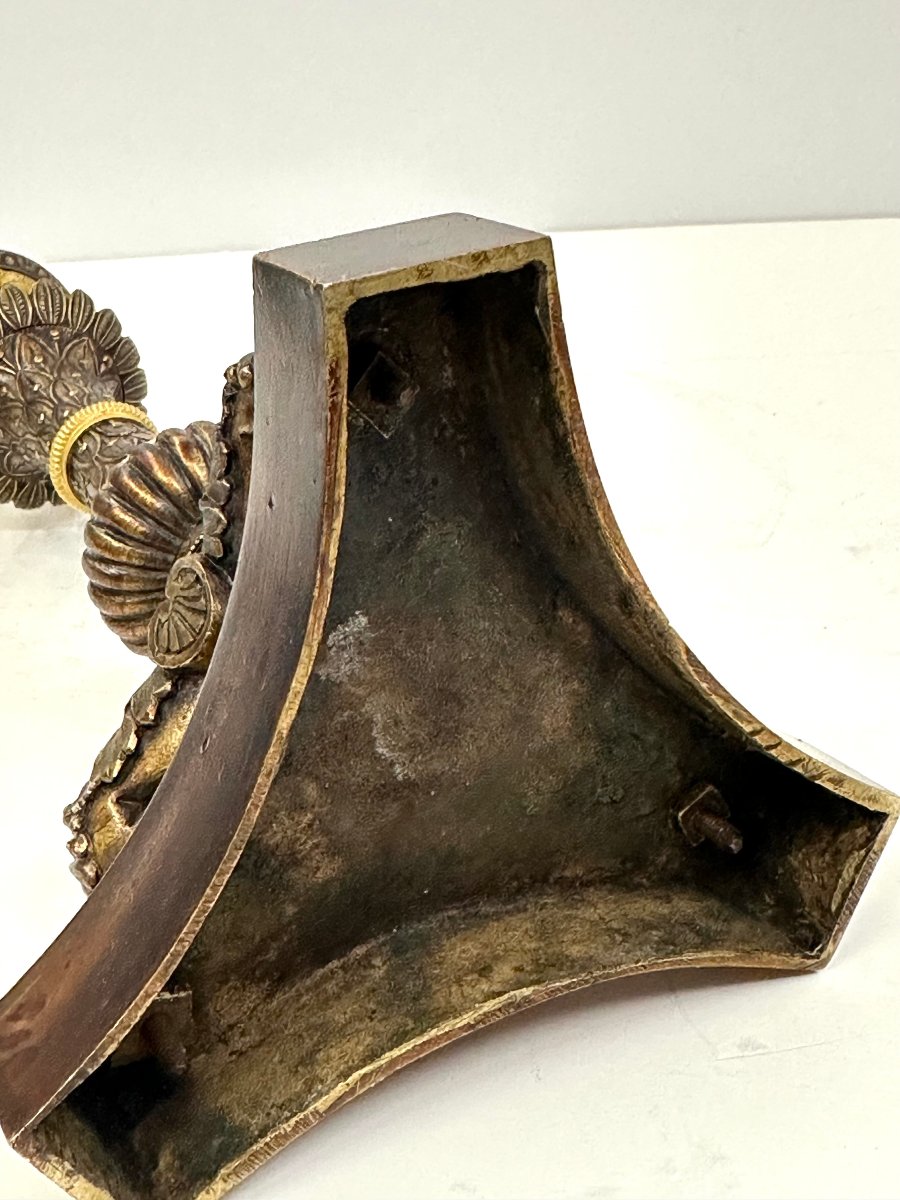 PAIRE DE BOUGEOIRS - BRONZE DORE ET PATINE - EPOQUE RESTAURATION-photo-1