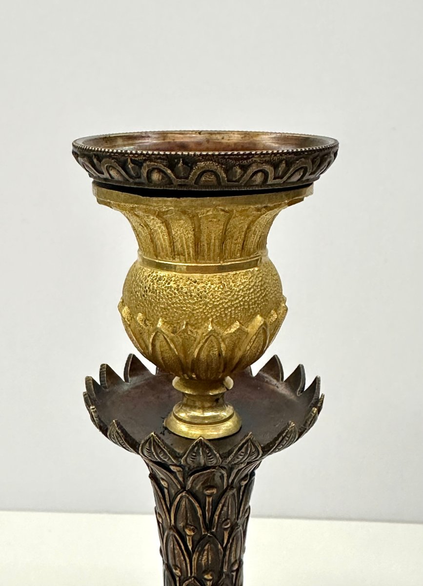 PAIRE DE BOUGEOIRS - BRONZE DORE ET PATINE - EPOQUE RESTAURATION-photo-3