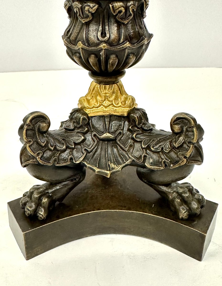 PAIRE DE BOUGEOIRS EN BRONZE DORE ET PATINE - EPOQUE RESTAURATION, VERS 1830-photo-2