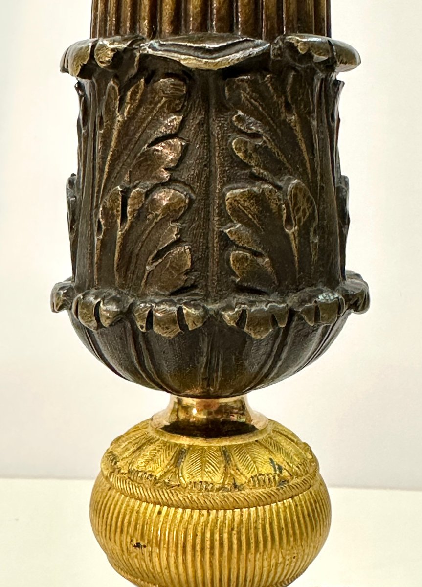 PAIRE DE GRANDS BOUGEOIRS - BRONZE PATINE ET DORE - EPOQUE CHARLES X , VERS 1825-photo-3