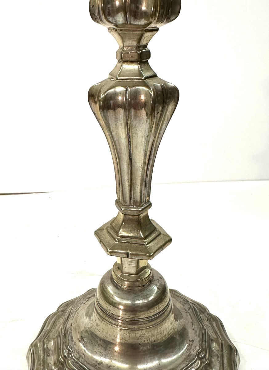 PAIRE DE BOUGEOIRS - BRONZE ARGENTE - EPOQUE REGENCE/LOUIS XV -photo-2