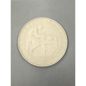 GRANDE MEDAILLE BISCUIT DE PORCELAINE - MANUFACTURE DE SEVRES - FIN XIXeme SIECLE