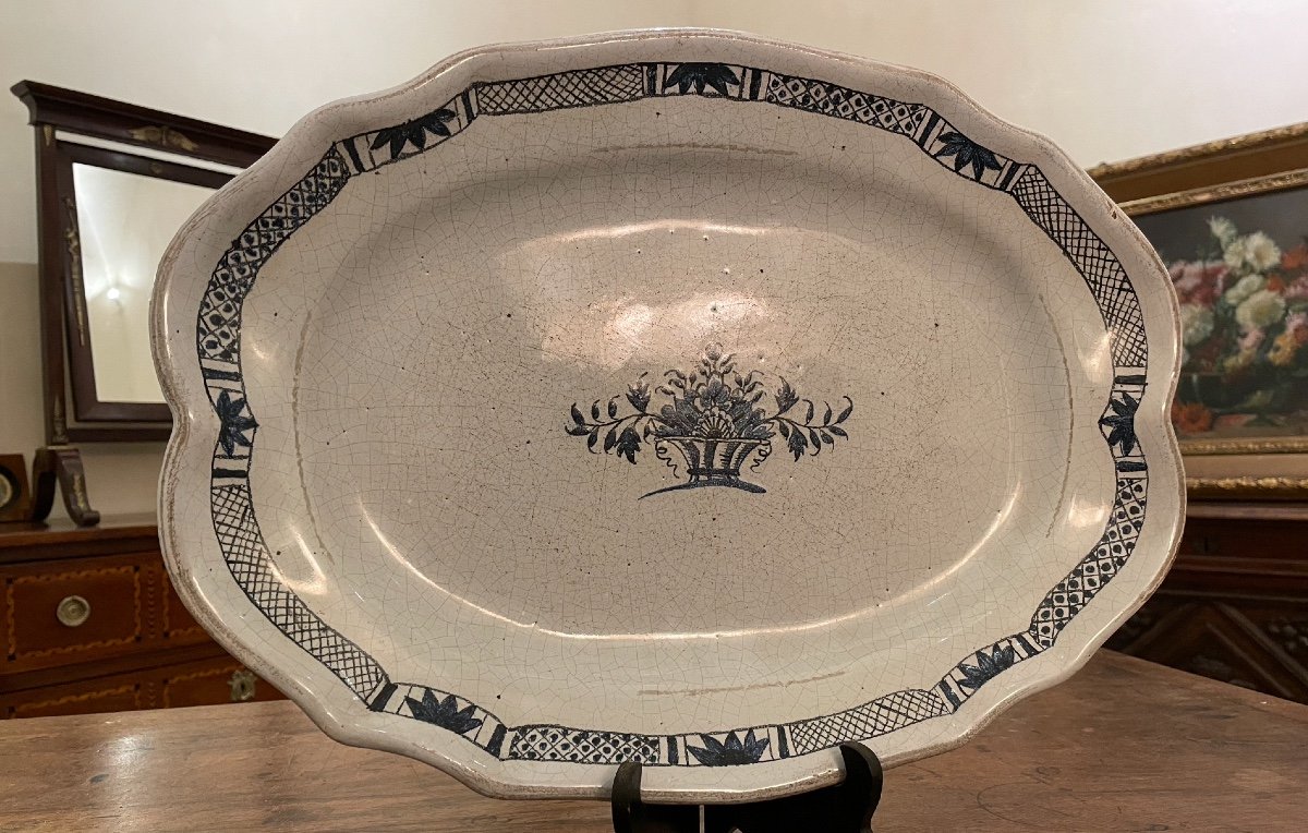 Dish Scalloped In Earthenware From Rouen, Black Ass Eighteenth