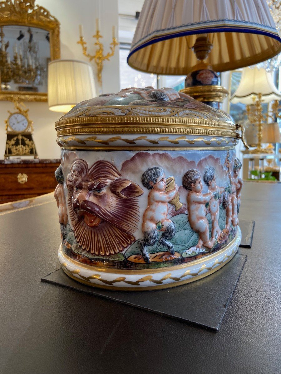 Large 19th Century Capodimonte Box-photo-4
