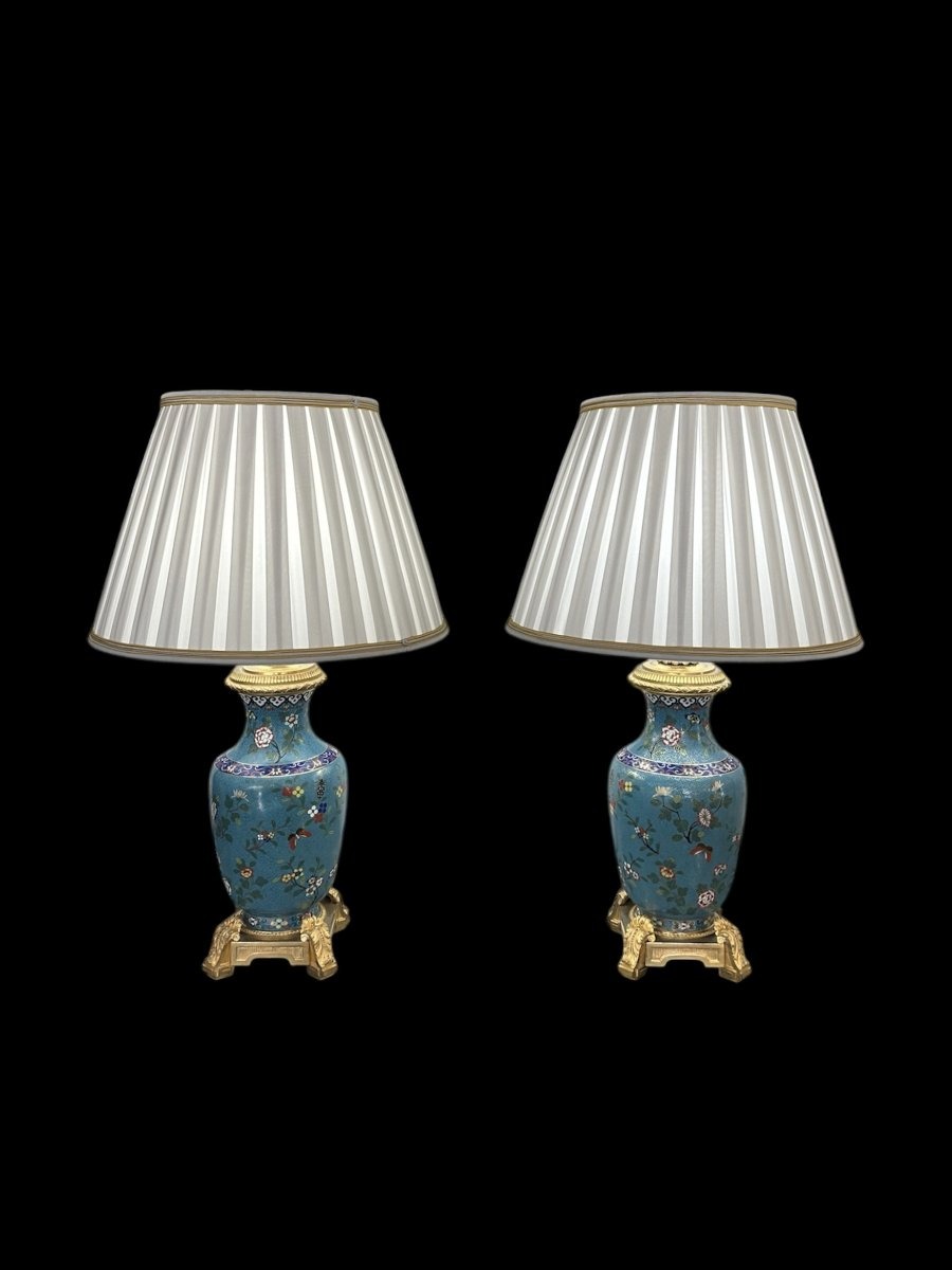Paire de lampes en émaux cloisonnés de Chine