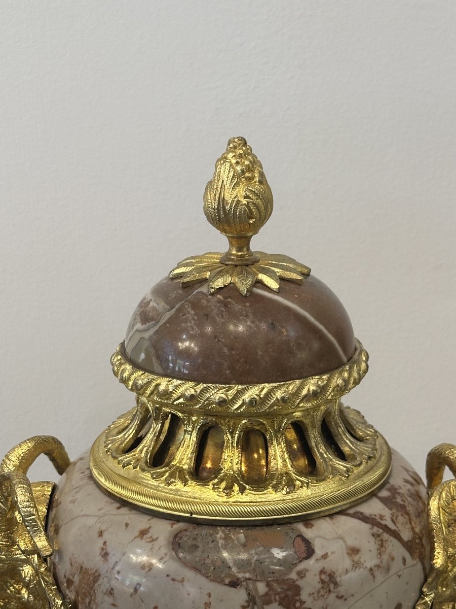 Paire de cassolettes en marbre rouge royal et bronze doré-photo-2