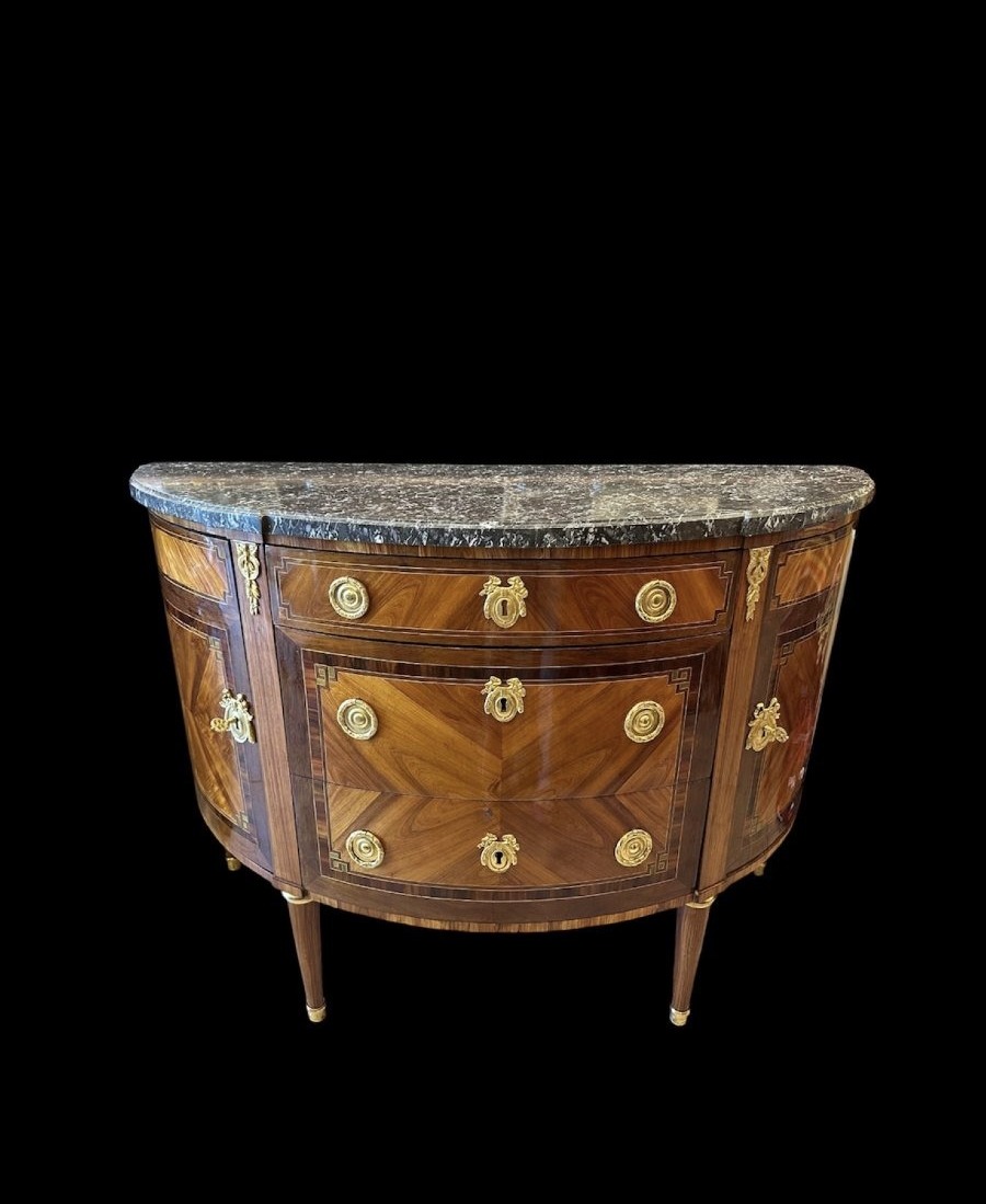 Commode demi-lune de style Louis XVI