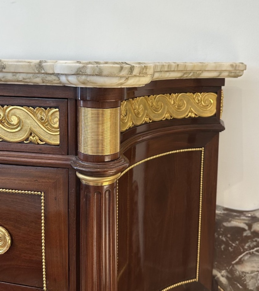 Grande commode attribué à Riesener-photo-1