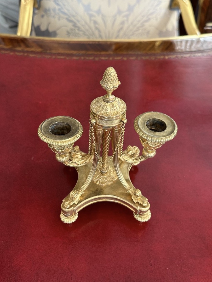 Pair de bougeoirs en bronze doré-photo-2