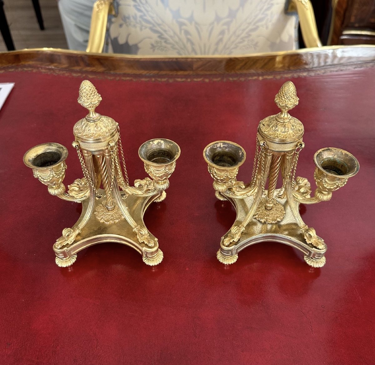 Pair de bougeoirs en bronze doré-photo-1