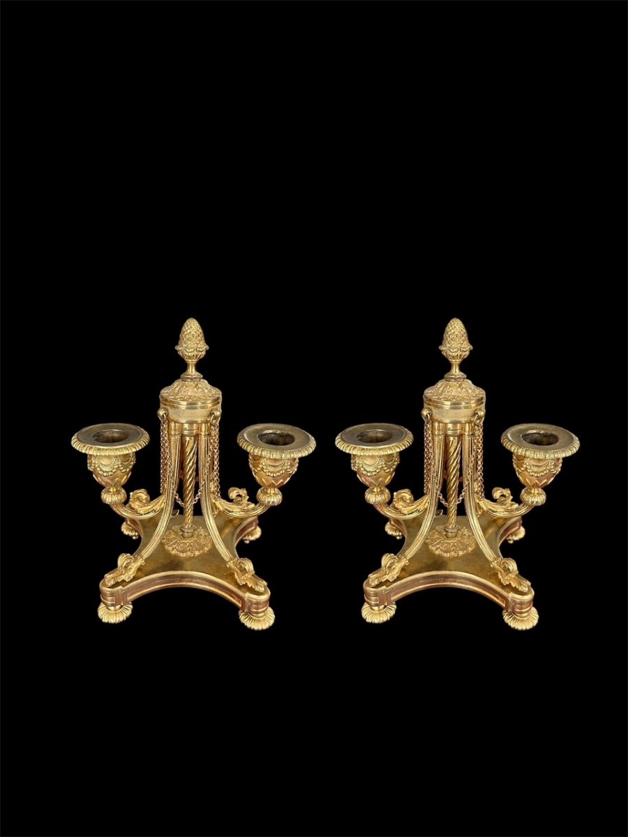 Pair de bougeoirs en bronze doré