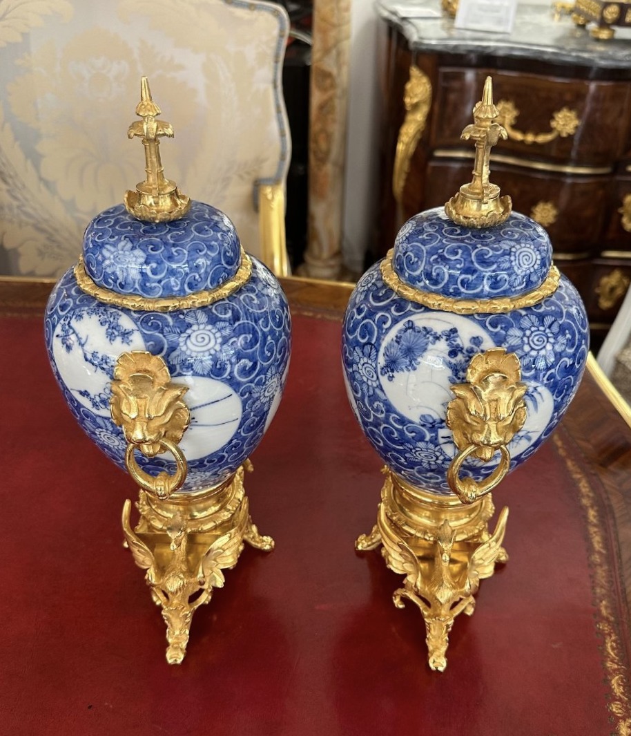 Paire de vases en porcelaine de Chine bleu et blanc-photo-3