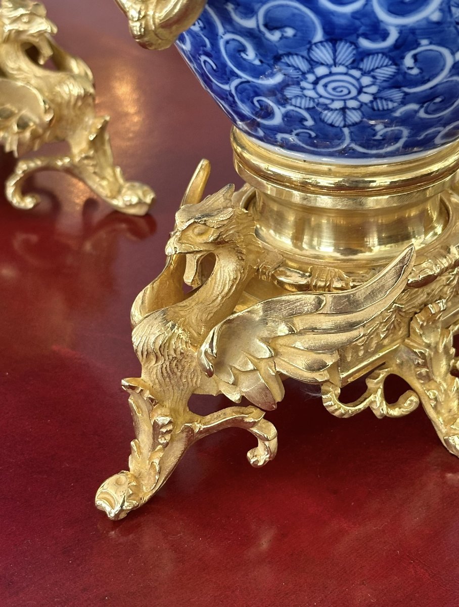 Paire de vases en porcelaine de Chine bleu et blanc-photo-1