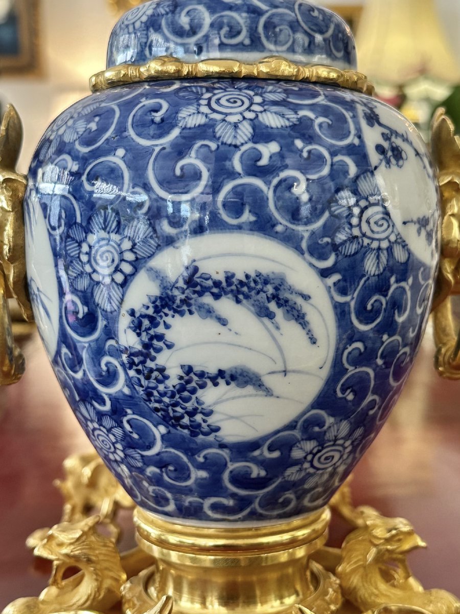 Paire de vases en porcelaine de Chine bleu et blanc-photo-3