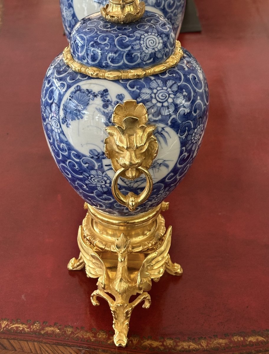 Paire de vases en porcelaine de Chine bleu et blanc-photo-6