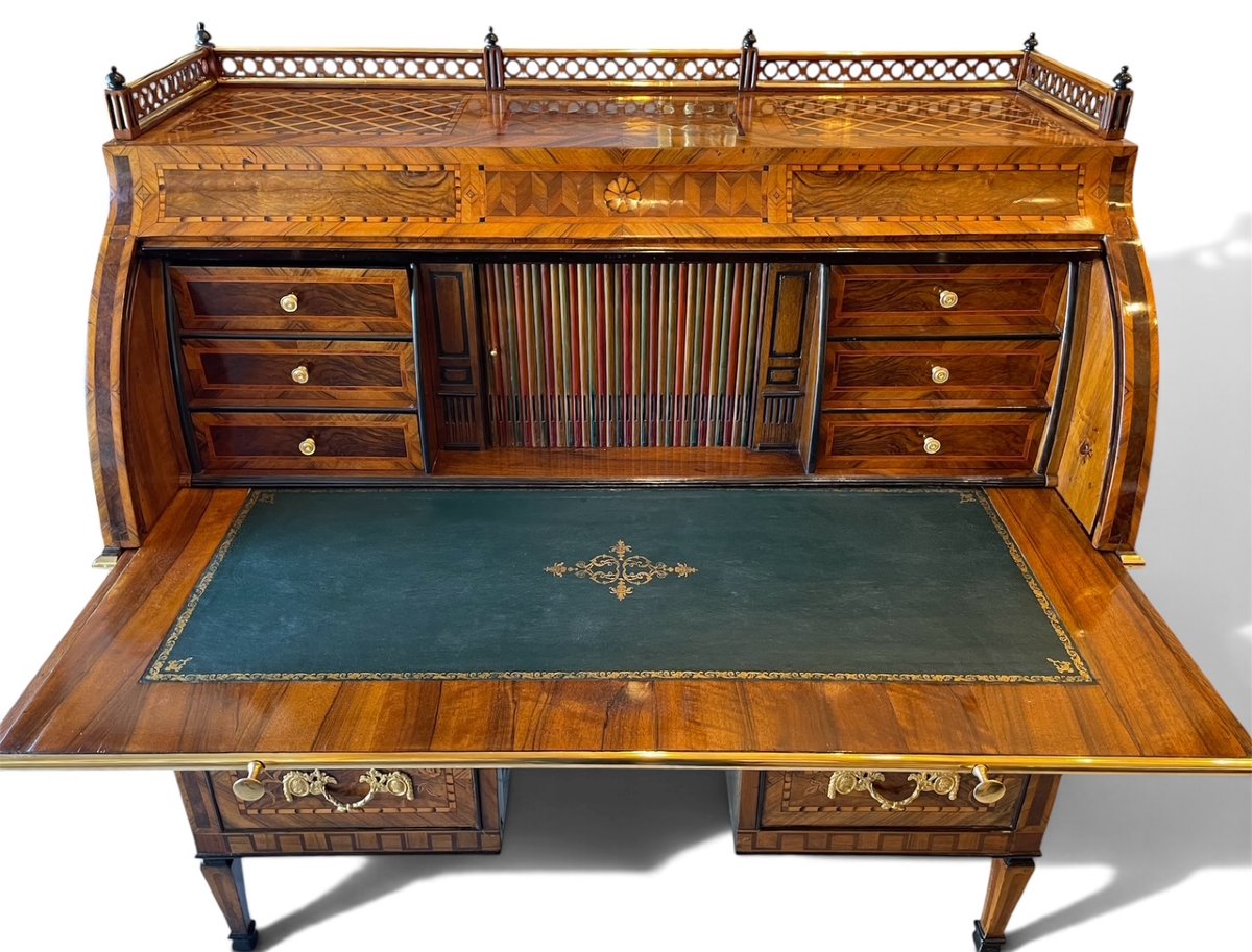 18th-century Cylinder Desk-photo-2