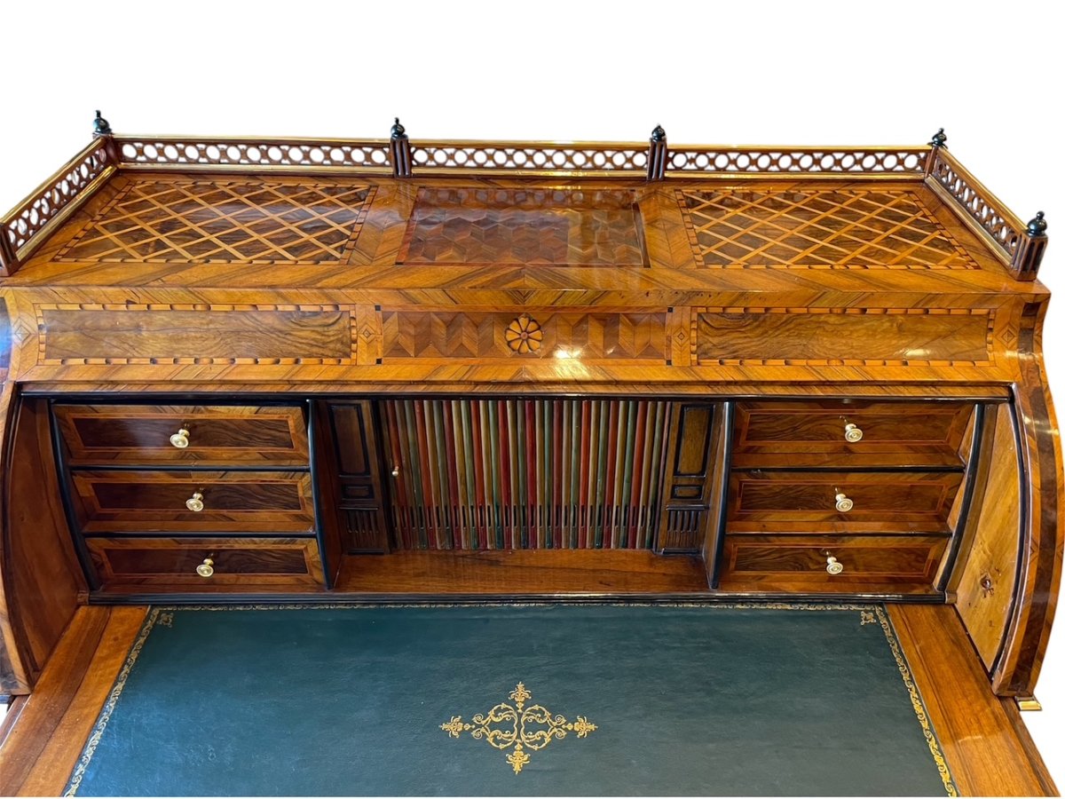 18th-century Cylinder Desk-photo-4