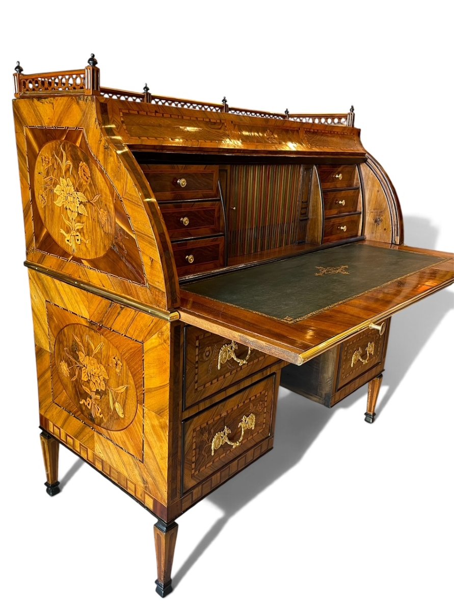 18th-century Cylinder Desk-photo-1