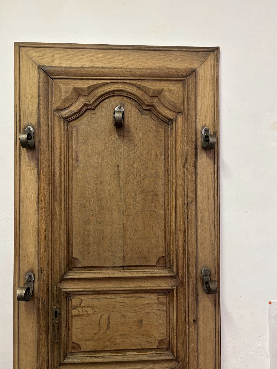 Oak Cloakroom Consisting Of An 18th Century Door With 5 Hooks And An Umbrella Stand-photo-2