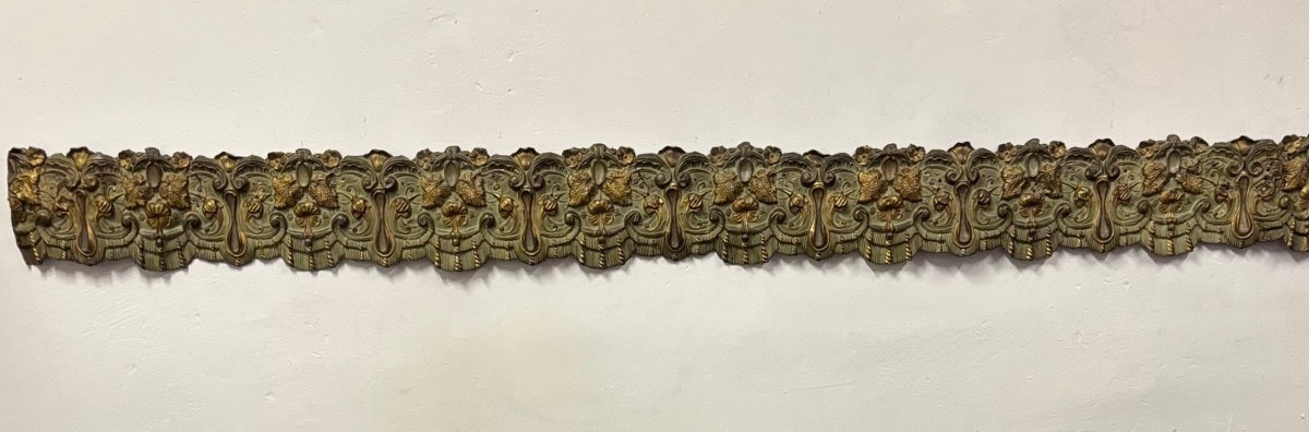 Pair Of 19th Century Embossed Copper Valances Decorated With Gilded Vine Leaves.-photo-3