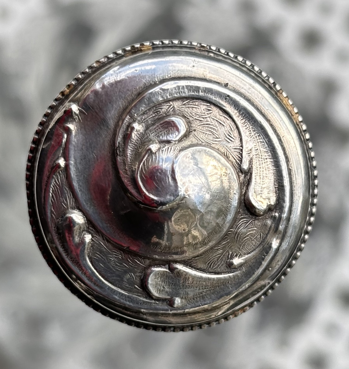 Pair Of Footed Liqueur Decanters With Silver Handles And Mounts On A Silver-plated Metal Tray-photo-1