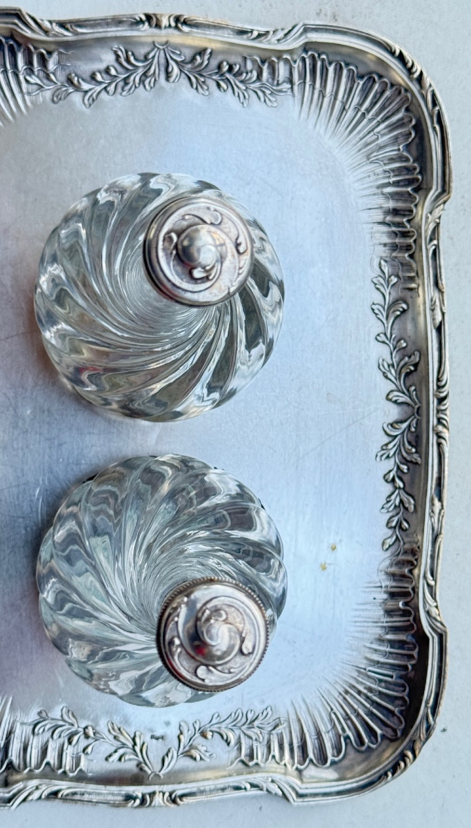 Pair Of Footed Liqueur Decanters With Silver Handles And Mounts On A Silver-plated Metal Tray-photo-6