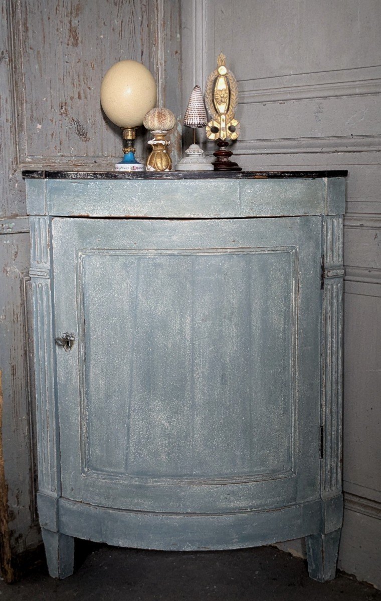 Louis XVI Corner
