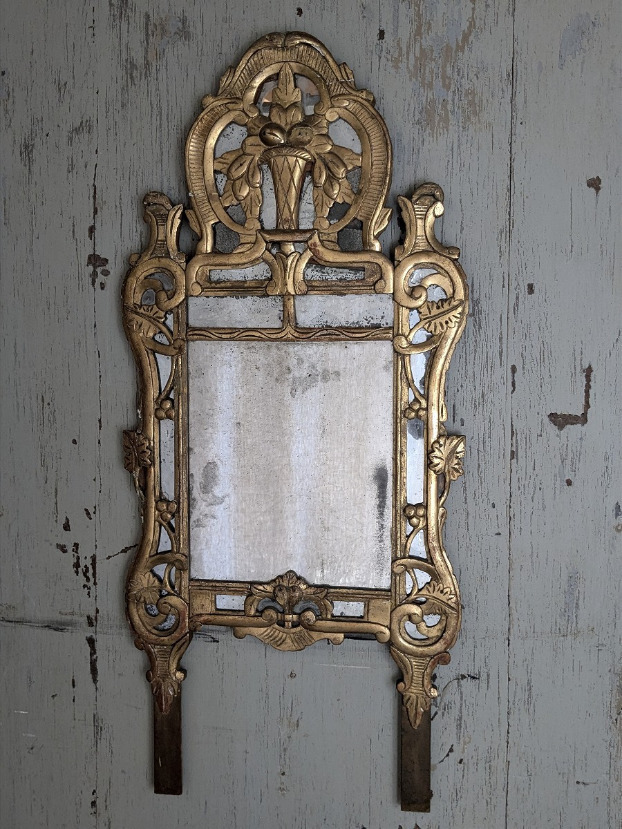 Miroir en bois doré 18 ème